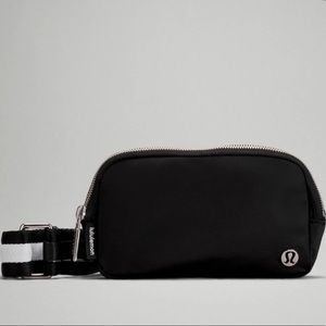 Lululemon Everywhere Crossbody Belt bag